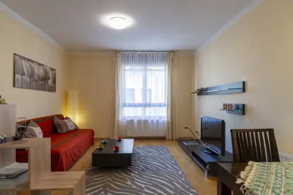 Kiadó téglalakás, Budapest, VI. kerület 2 szoba 46 m² 280 E Ft/hó